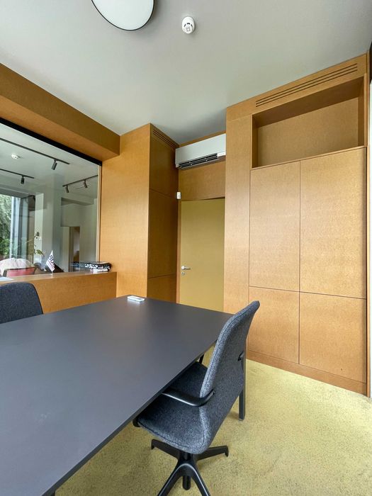 Продам Приміщення 1200 м.кв. + Офіс 200 м.кв. під Офіс/Клініка/IT