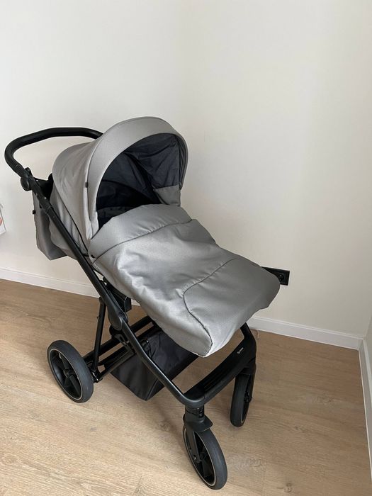 Продам коляску Roan Ivi