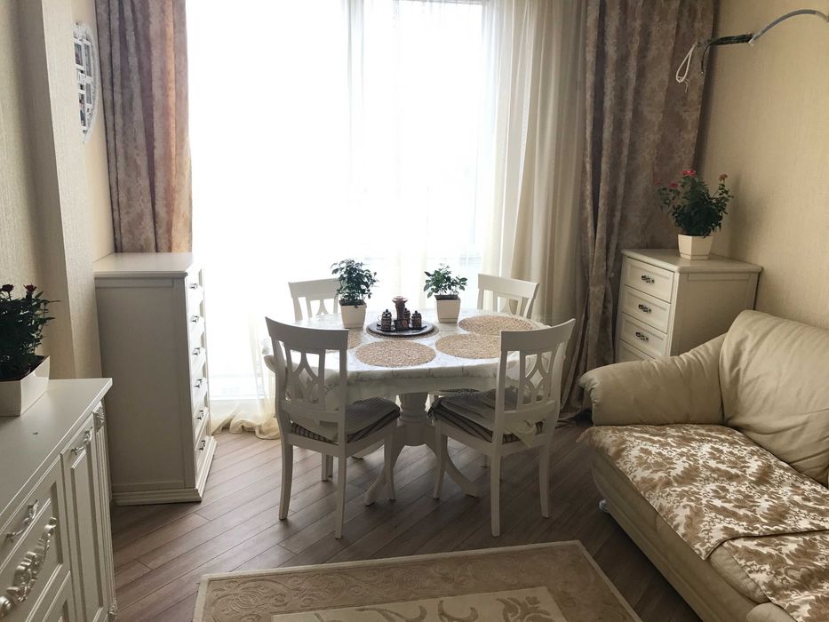 Комод високий білий дерев'яний на 6 ящиків