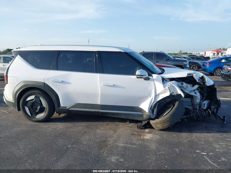 В дорозі на розбірку Kia EV9 wind