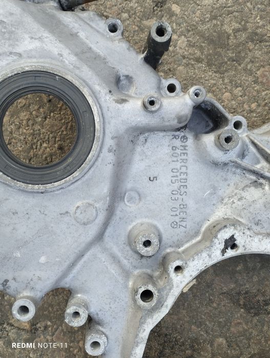 Передня кришка двигуна Мерседес  ом 601 ом 602 ом 603