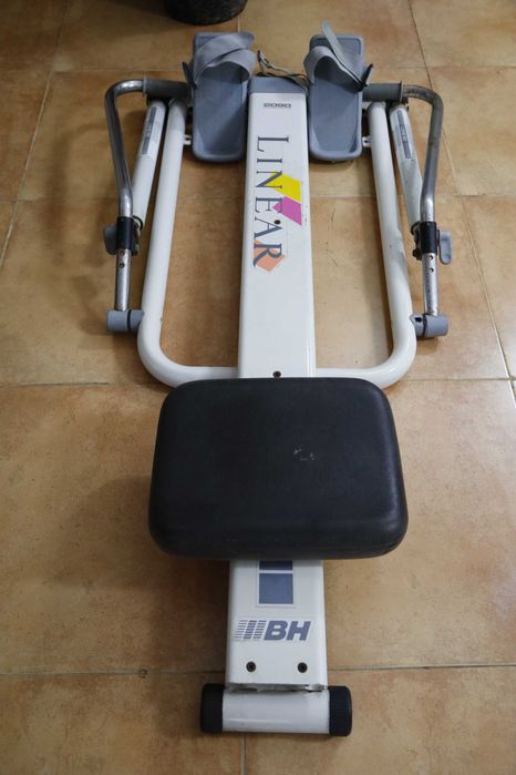 Maquina de remo musculação