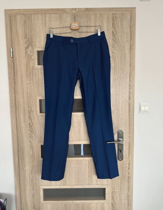 Garnitur męski młodzieżowy elegancki  granatowy  Wiliński