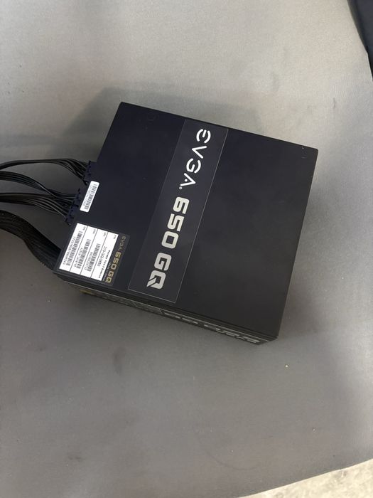 Fonte EVGA 650W GQ — 80 Plus Gold