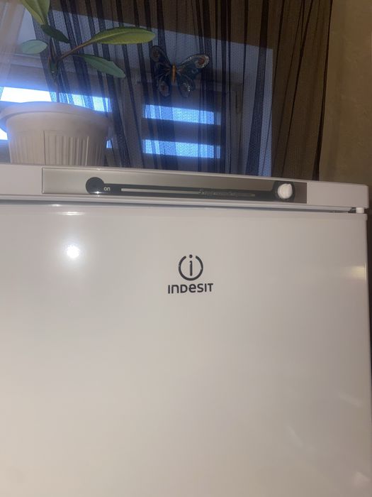 Холодильник indesit