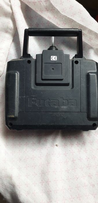 Servos e commando futaba