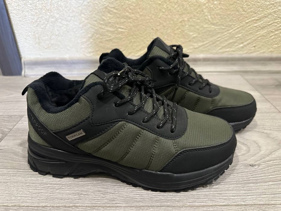 Чоловічі зимові кросівки 41 розміру