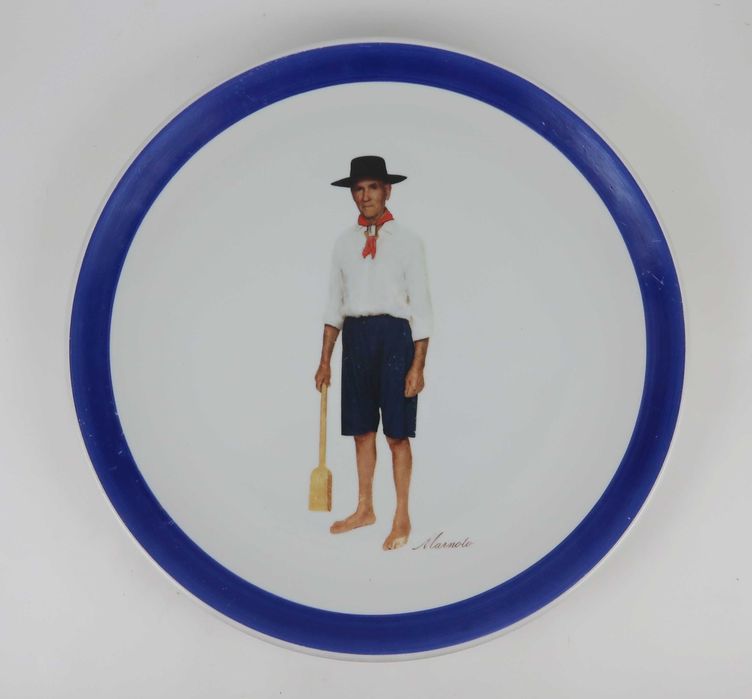 Pratos porcelana - Trajes Regionais e Profissões, cada