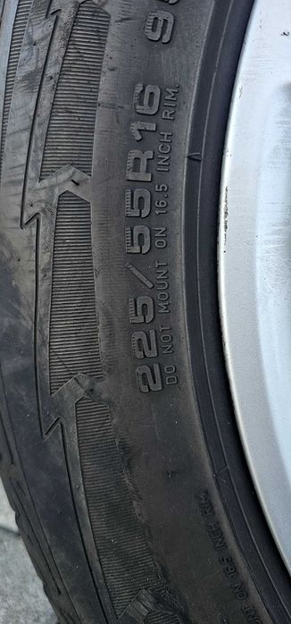 4 jantes com pneus . Mercedes