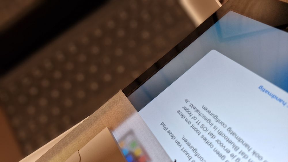 iPad 7ª Geração 32 GB + Capa Teclado Original – Como Novo