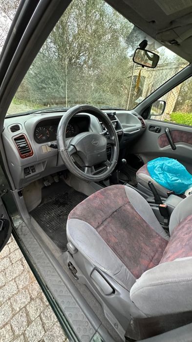 Nissan Terrano 2 longo 7 lugares