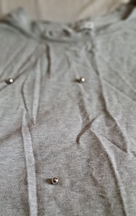 Reserved - sportowa sukienka z perełkami - Jasny szary XL