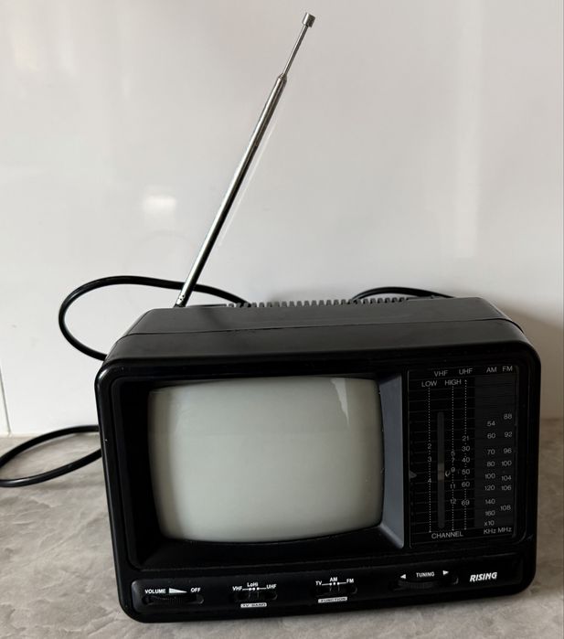 Stary retro telewizor z radiem RISING RS-786TV 5.5" -Niesprawny