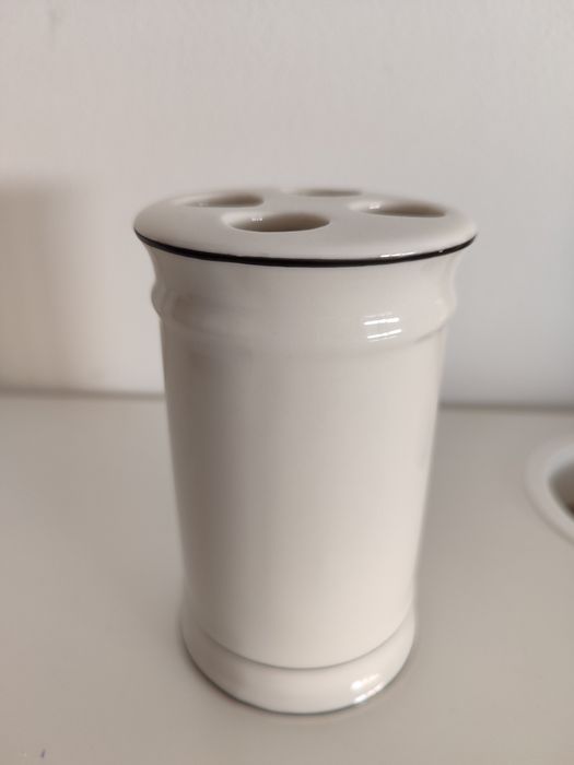 Ceramic toothbrush cup64739832527618121