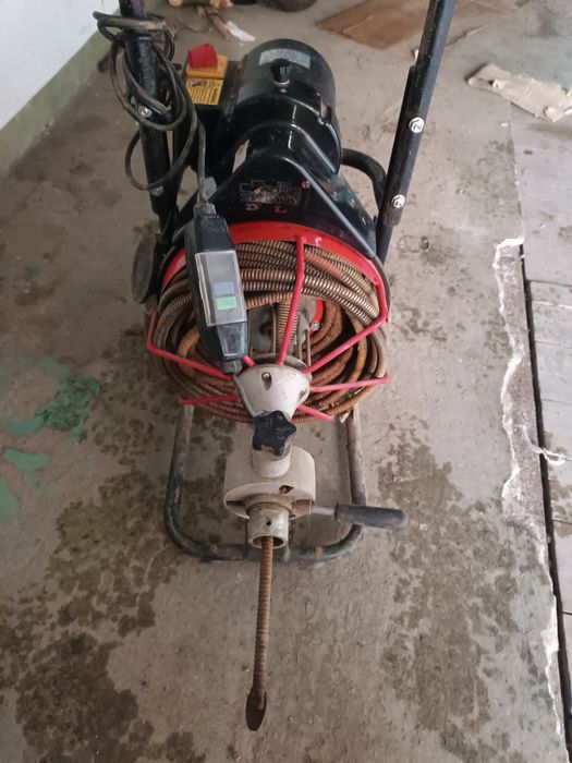 Машинка, аппарат для прочистки труб