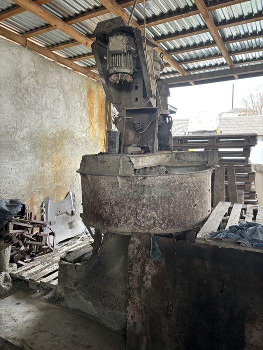 Вібропрес для виготовлення бетоних блоків та тротуарноі плитки