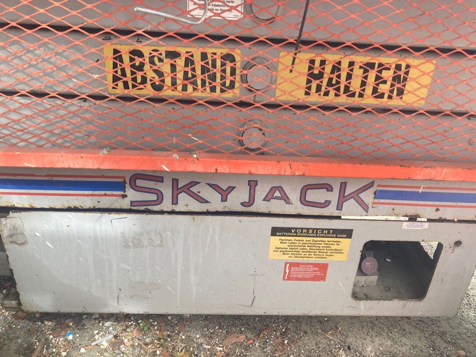 Podnośnik nożycowy SkyJack 24V nowe baterie