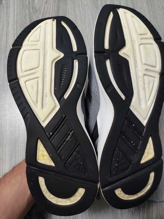 Кросівки Adidas.