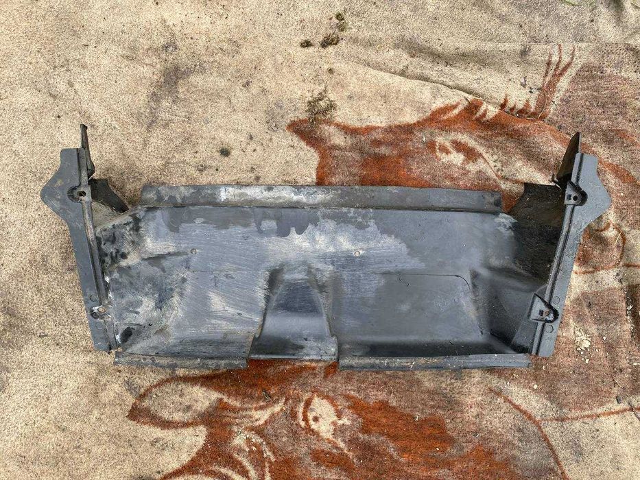 Повітрозабірник Volkswagen Passat B3 1988-1993 Фольксваген 357121283G