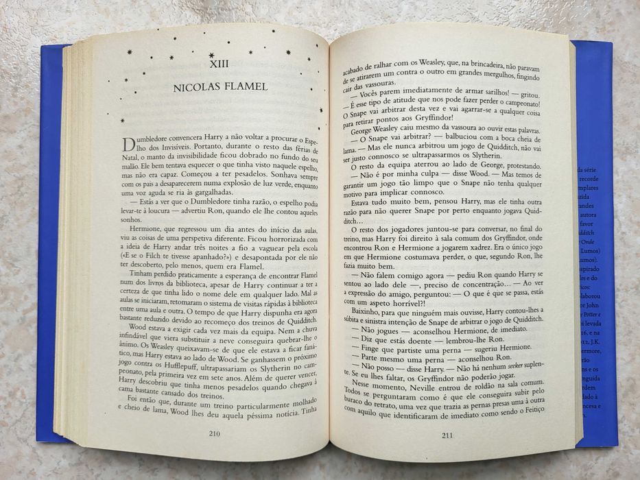 Conjunto Livro Harry Potter e a Pedra Filosofal + Selos de Coleção