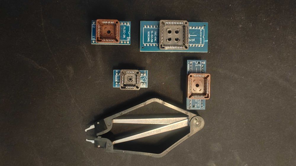 Programator SVOD 4 + Keyboard Extender + Taśmy FFC + Zestaw adapterów ZIF / PLCC + Płytki montażowe PCB (Stan idealny)