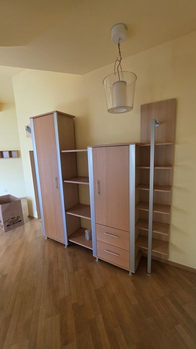 Regał z półkami i szufladami do salonu
