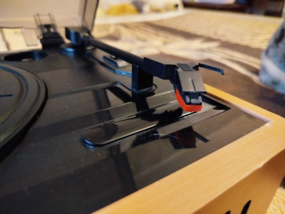 Програвач вінілових платівок Elta Німетчена