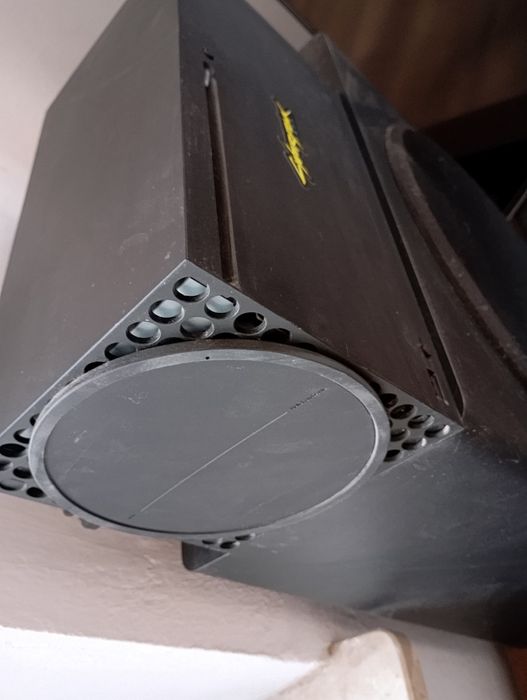 Sprzedam Xbox Series X 1TB 2 pady i stację ładującą