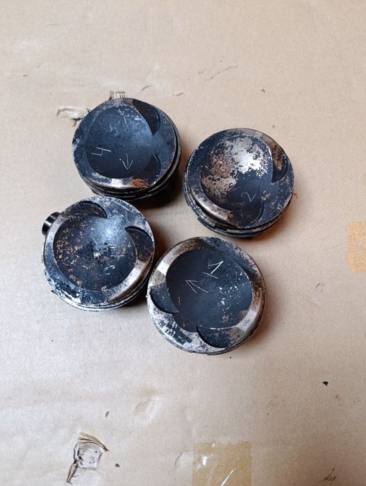 Поршня ауді 1.8 wv vag Skoda  поршні.