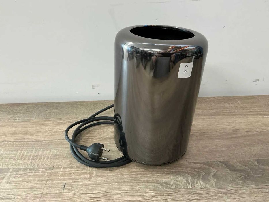 Mac Pro / Intel XEON / 500 ssd / 32G RAM