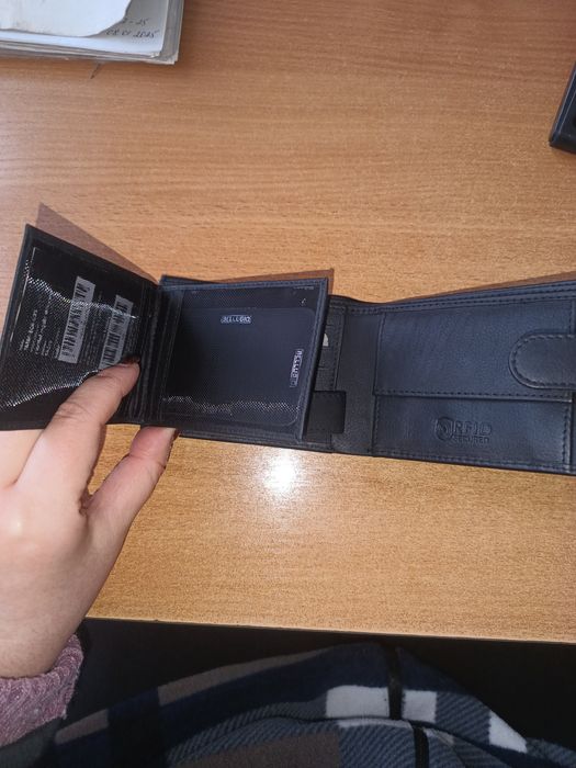 Продам новий шкіряний чоловічий гаманець!