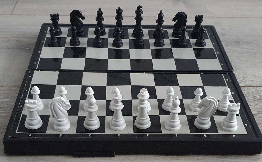 Шахматы разные деревянные и пластиковые