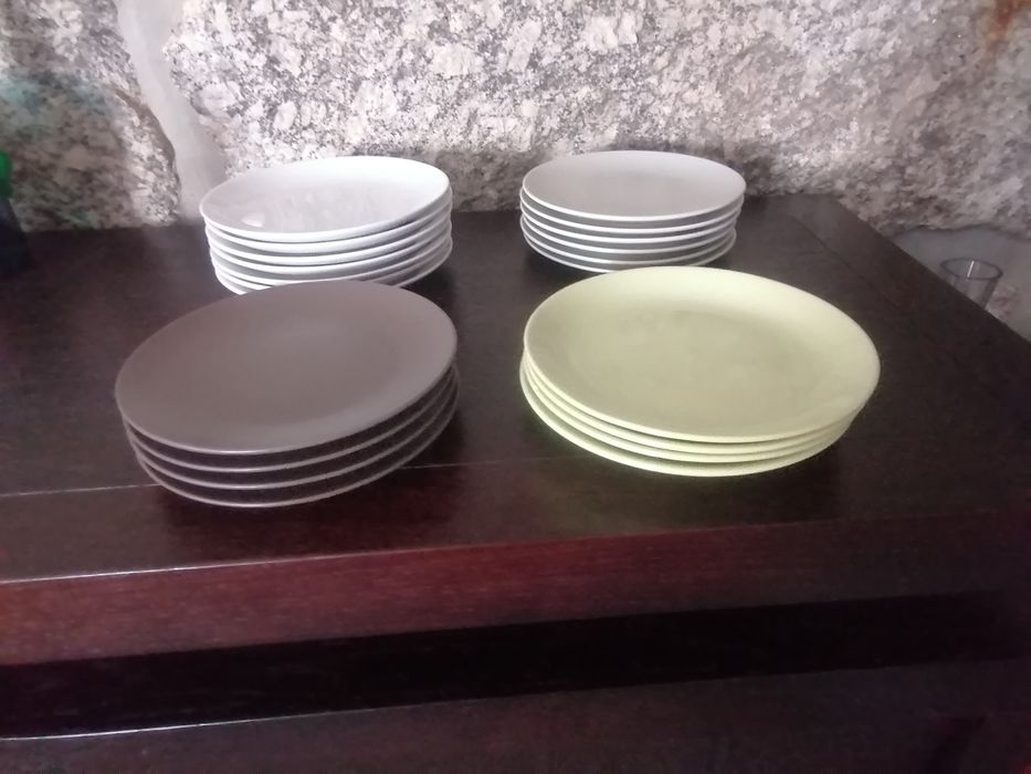 Dessert plates64752331036675120
