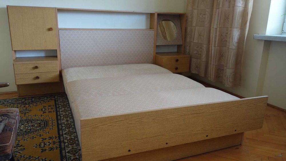 Zestaw mebli do sypialni. Cena: 1500zł
