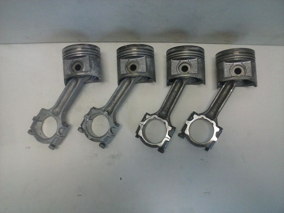 Pistons/Bielas de motor Nissan YD25