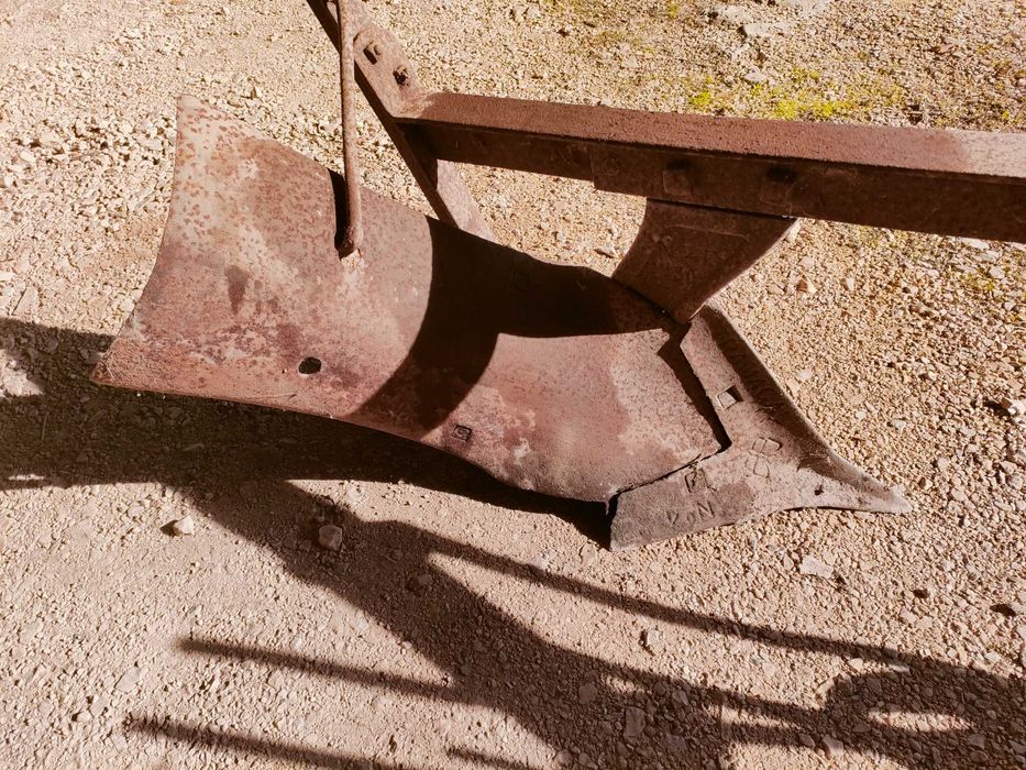 Vendo charrua antiga