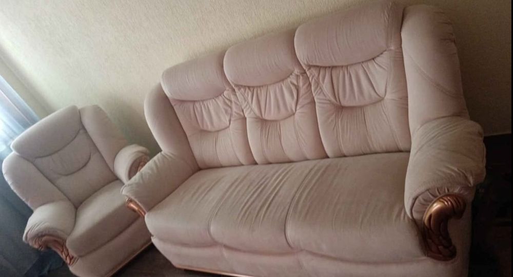 Sofá Semi Novo, Tons de Bege