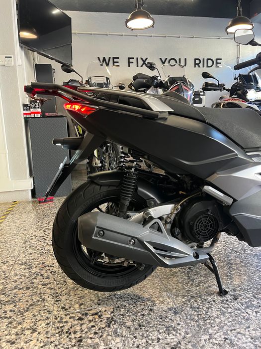Keeway Vieste 125 de 2021 KEY LESS RIDE Uma Scooter pratica e economica