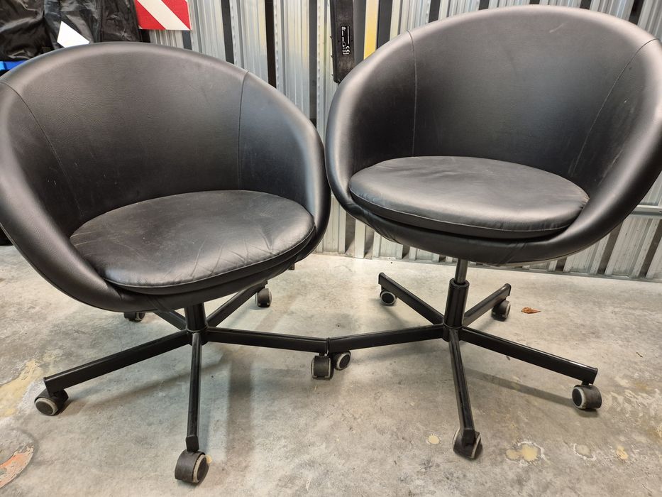 2 szt Ikea Skruvsta czarna skóra fotel obrotowy krzeslo