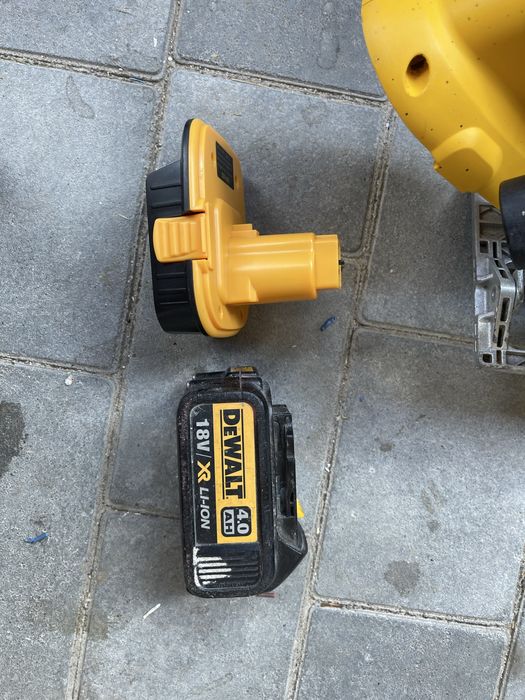 Акумуляторна циркулярна пила DeWALT DC390 (18V, 165 мм)