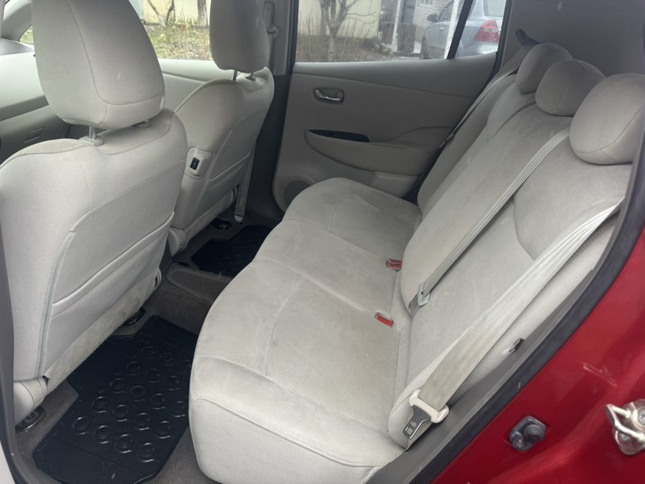 Nisan Leaf 2012 рік