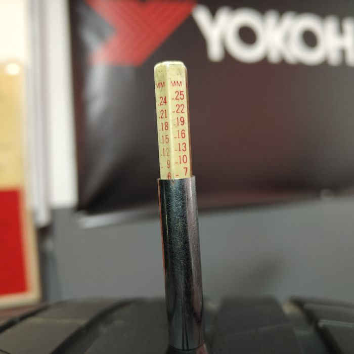 245/40/19 Sprzedam parę opon letnich Bridgestone