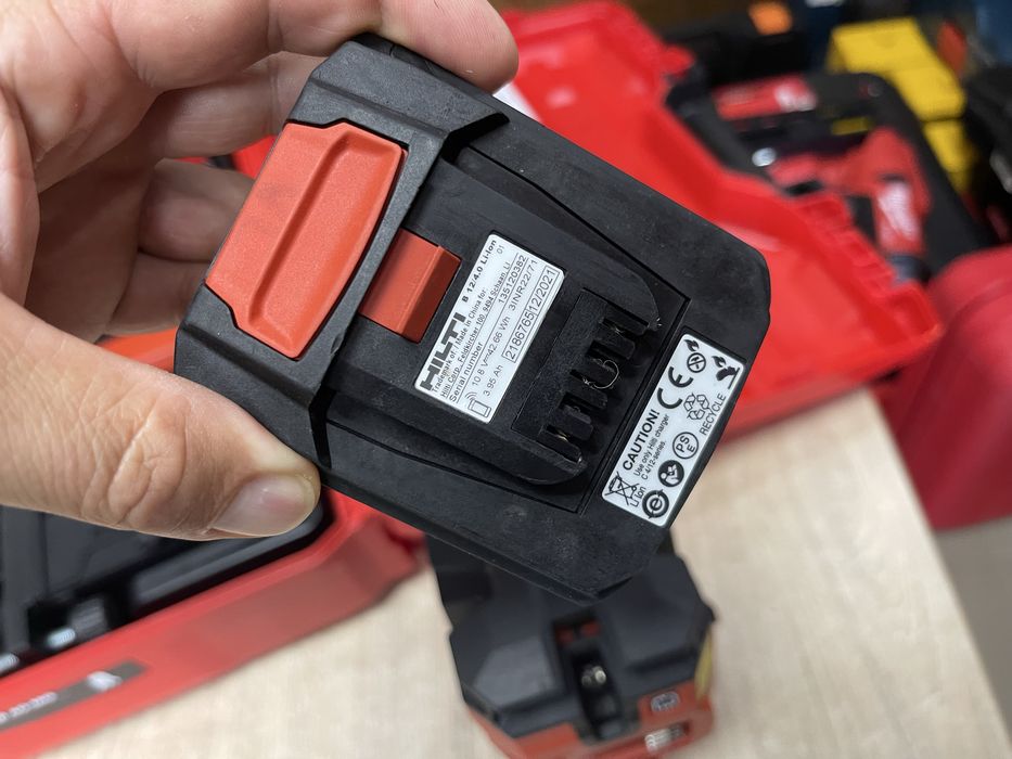 Hilti PM 40-MG / мультилінійний лазерний рівень Хілті