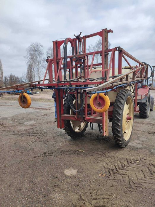 обприскувач 18м (об'єм - 3 куб.м)