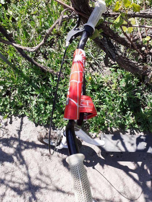 Самокат подростковый на надувных колёсах.