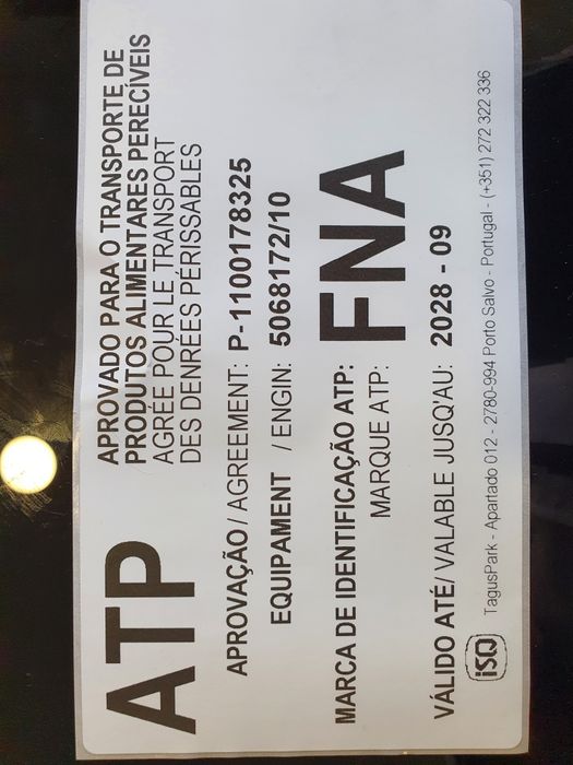 Camião Daf de 2018 com reboque frigorífico.