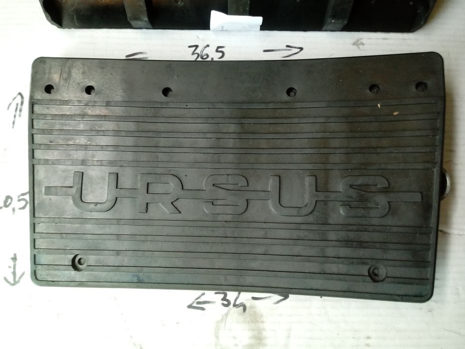 Chlapacz z napisem URSUS typu MF 3/4