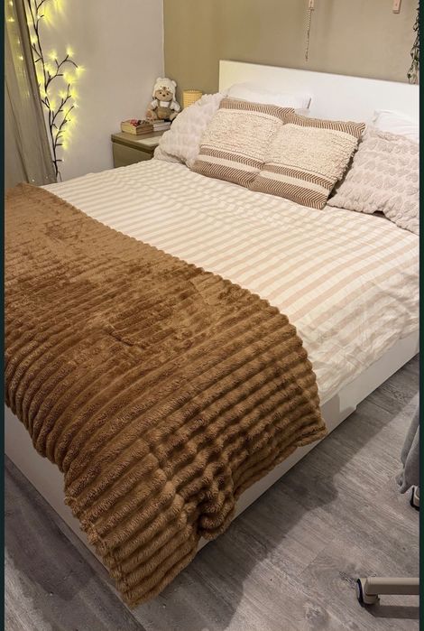 Ikea- Cama de Casal 160x200cm c/4 gavetões + estrado + colchão