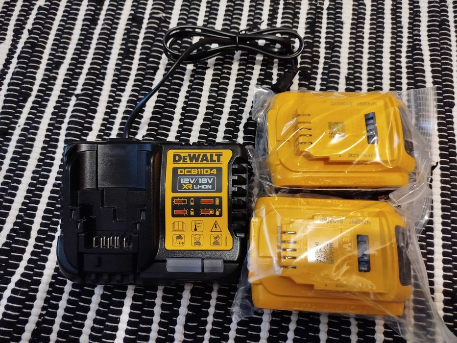 Zestaw zasilający 18v  2x5.0/dcb1104