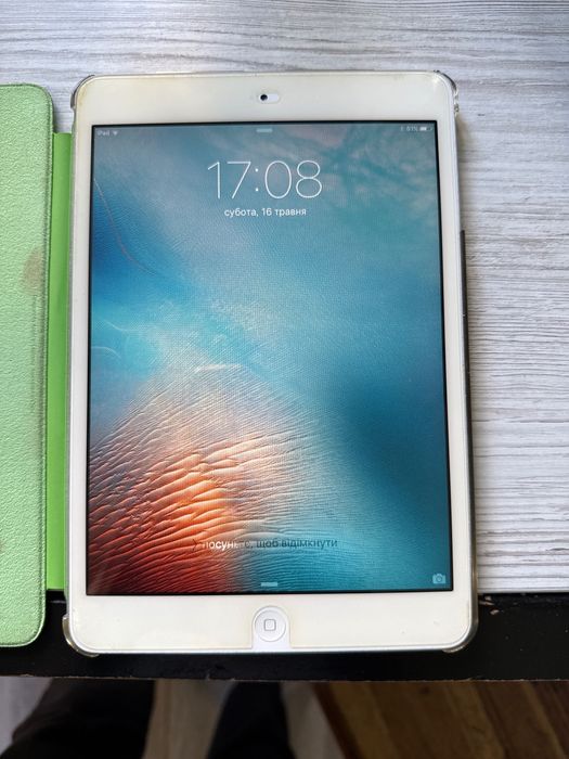 iPad mini 1 16GB Wi-Fi White у хорошому стані